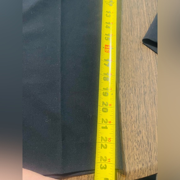 Express Women's Black Capris - Picture 7 of 7